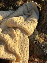 Lataa kuva Galleria-katseluun, Villaviltti 100 % villaa 100 × 150 cm – pehmeä luonnonvalkoinen viltti mökille