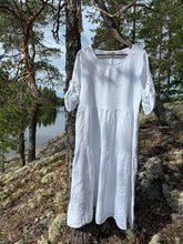 Lataa kuva Galleria-katseluun, Pellavamekko mökille
